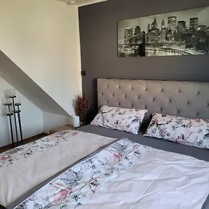 Melanie Apartment